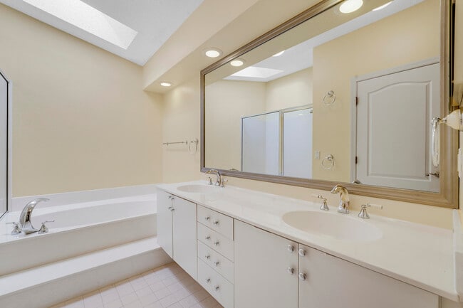 Building Photo - 27 Via Del Corso