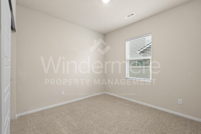 Building Photo - Welcome to this stunning 4-bedroom, 2-bathroom home located in the heart of Spokane, WA.