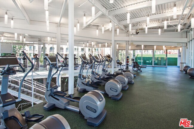 Building Photo - 13079 Bluff Creek Dr