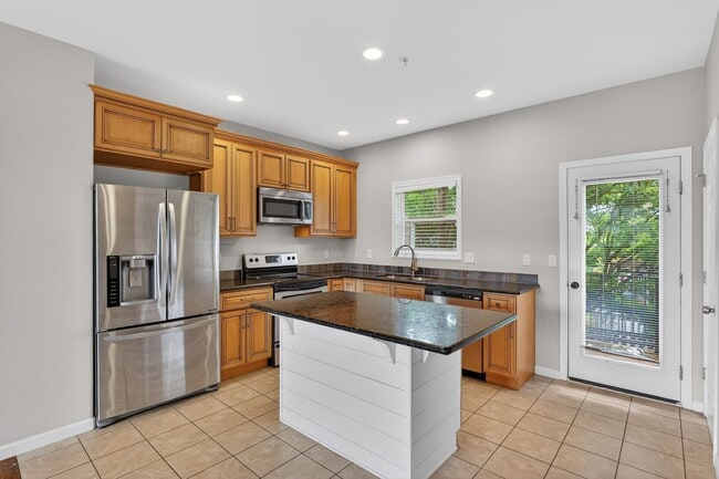 Building Photo - 2623 SE 109th Ave