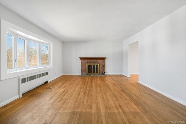 Building Photo - 846 Hartsdale Rd