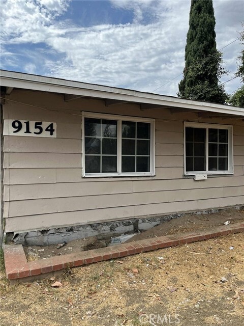 Building Photo - 9154 Laurel Ave