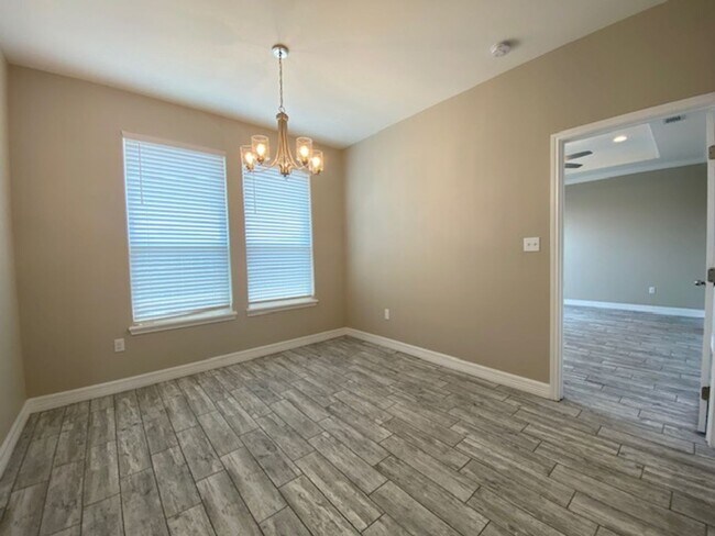 Building Photo - DCR642