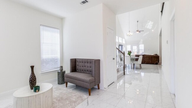 Building Photo - 337 Gleneagles Dr