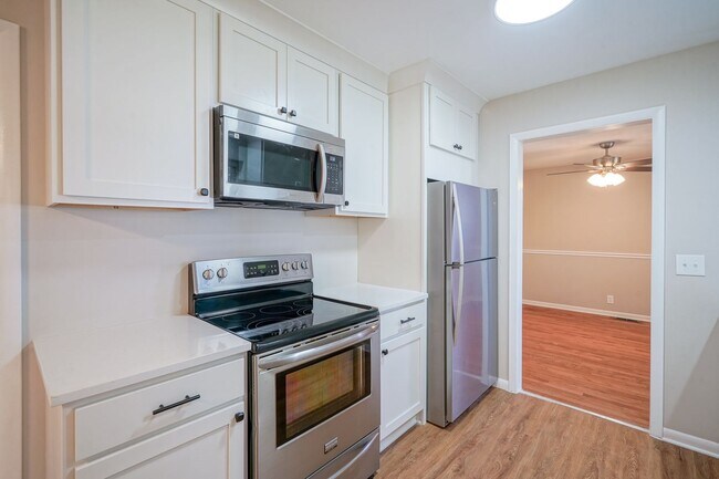 Building Photo - Recently Remodeled 4-Bedroom Home with Modern Upgrades & Spacious Yard in McCordsville