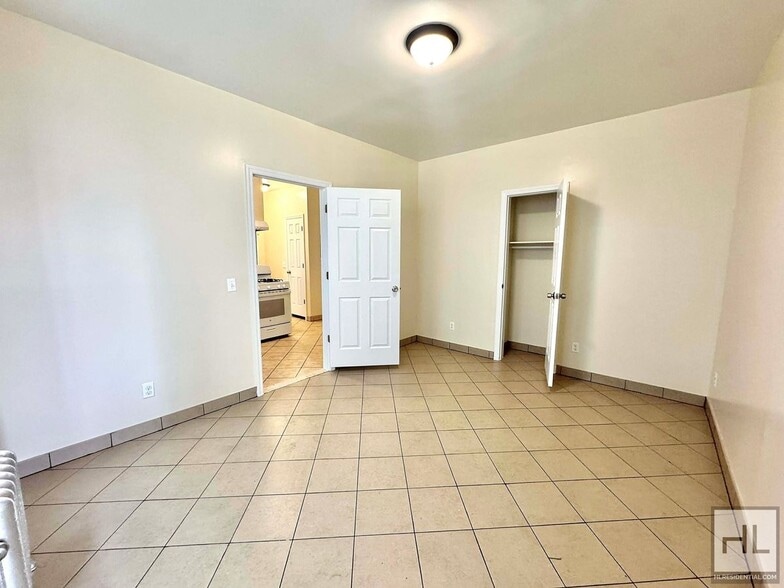 Building Photo - 85 STREET