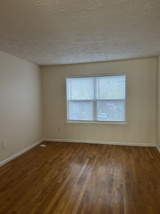 Building Photo - 46354 Columbus Dr