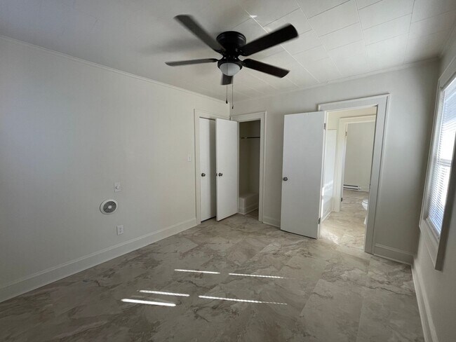 Building Photo - 2 Bedroom duplex on edge of Downtown Morganton