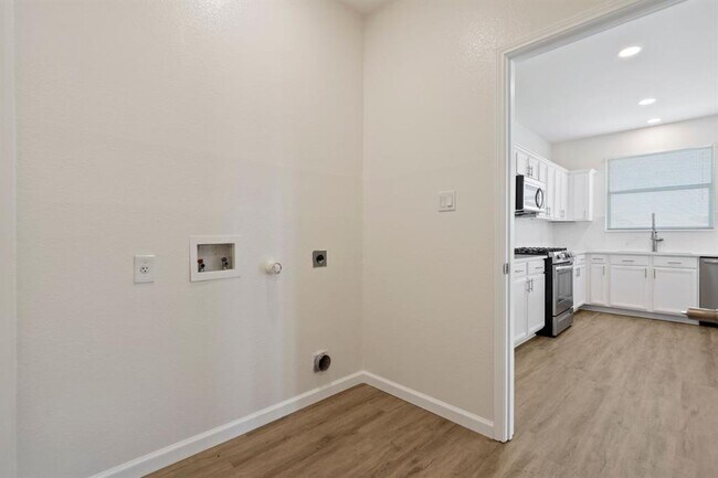 Building Photo - 101 Redwood Dr