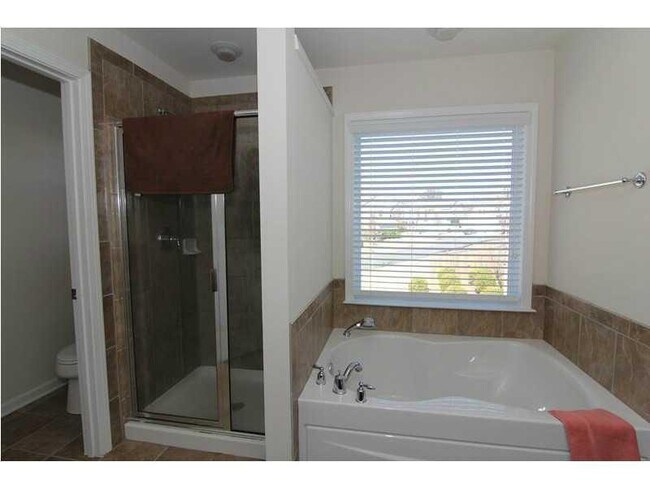 Building Photo - 203 Glenwood Dr