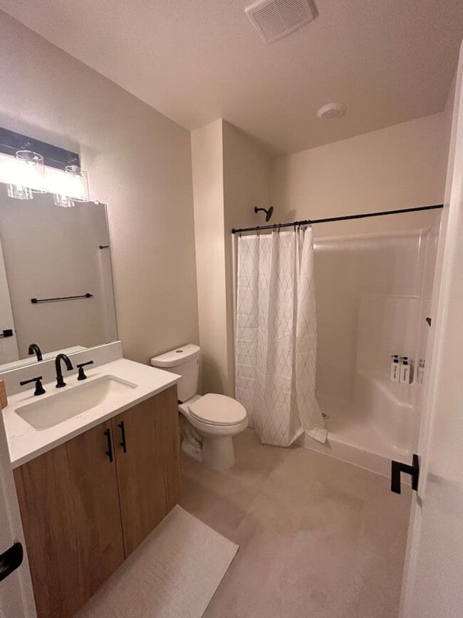 Building Photo - 3505 NE Creston Ave