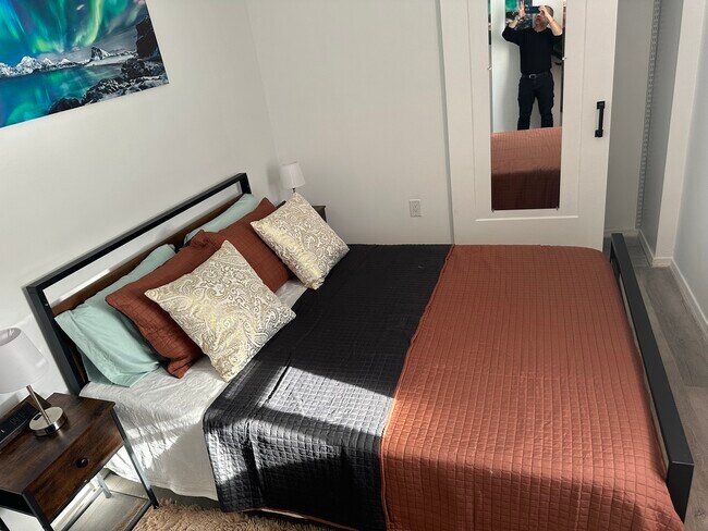 Building Photo - 3826 W 9th St