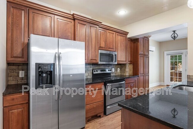 Building Photo - 3307 Grove Ave