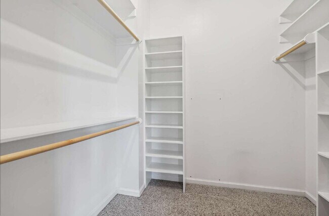 Building Photo - Spacious 3-Bedroom/3.5 Bathroom End-Unit T...
