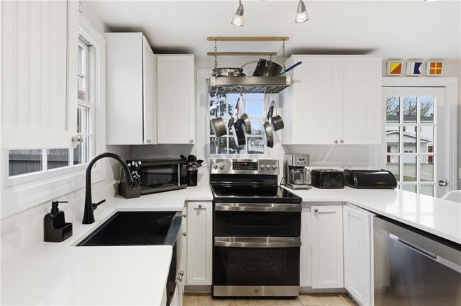 Building Photo - 72 Seascape Ave