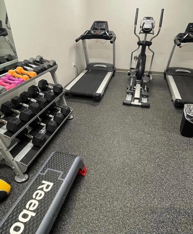 Building Photo - 900 E Fayette St