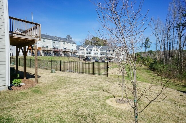 Building Photo - Four Bedroom Townhome!