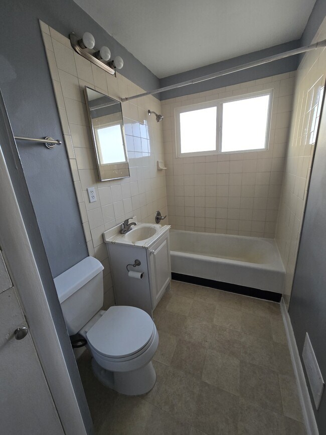 Building Photo - 1605 S Xavier St