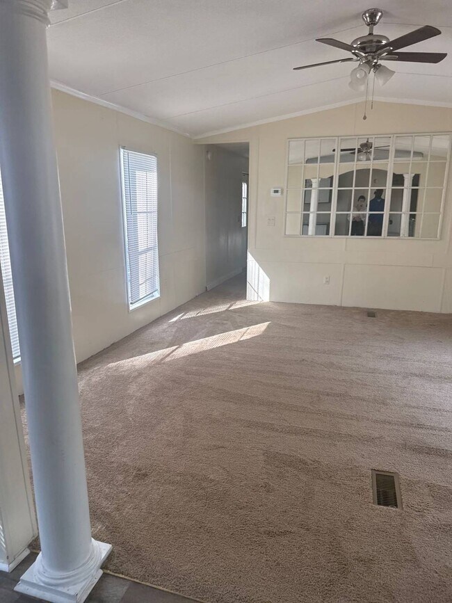 Building Photo - 30 Westgate Cir