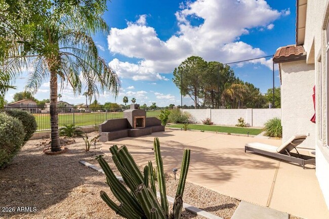 Building Photo - 1004 S Parkcrest St