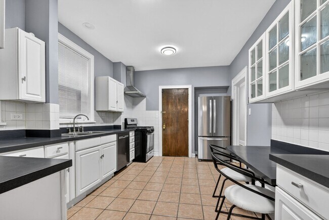 Building Photo - 6815 S Crandon Ave