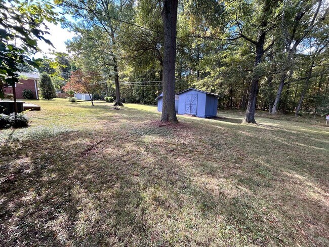 Building Photo - 3 Bedroom, 2 Bathroom Brick Home