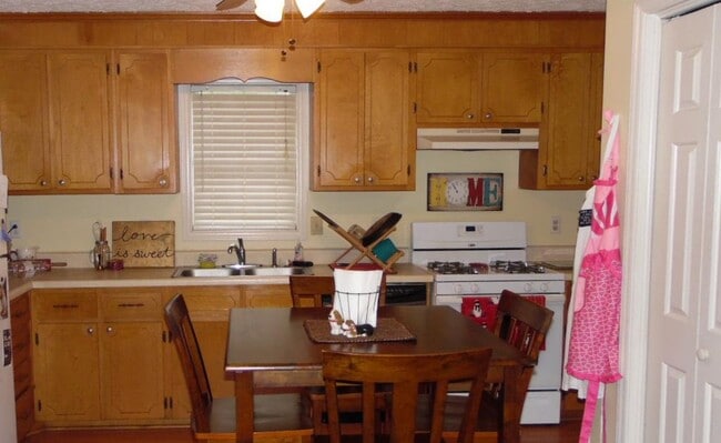 Building Photo - 202 Park Ave