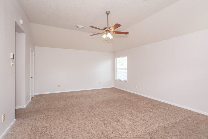 Building Photo - 8234 Worthington Dr