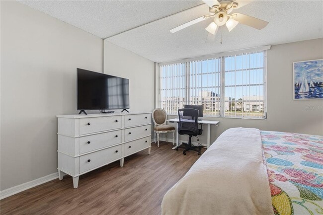 Building Photo - 7540 Bay Island Dr S