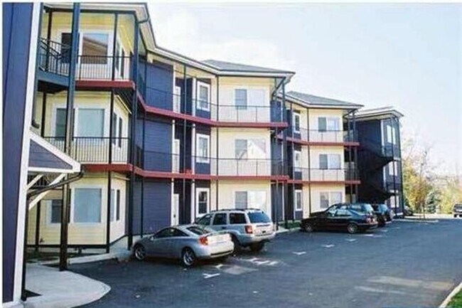 Building Photo - Main Street Corridor Available July 1