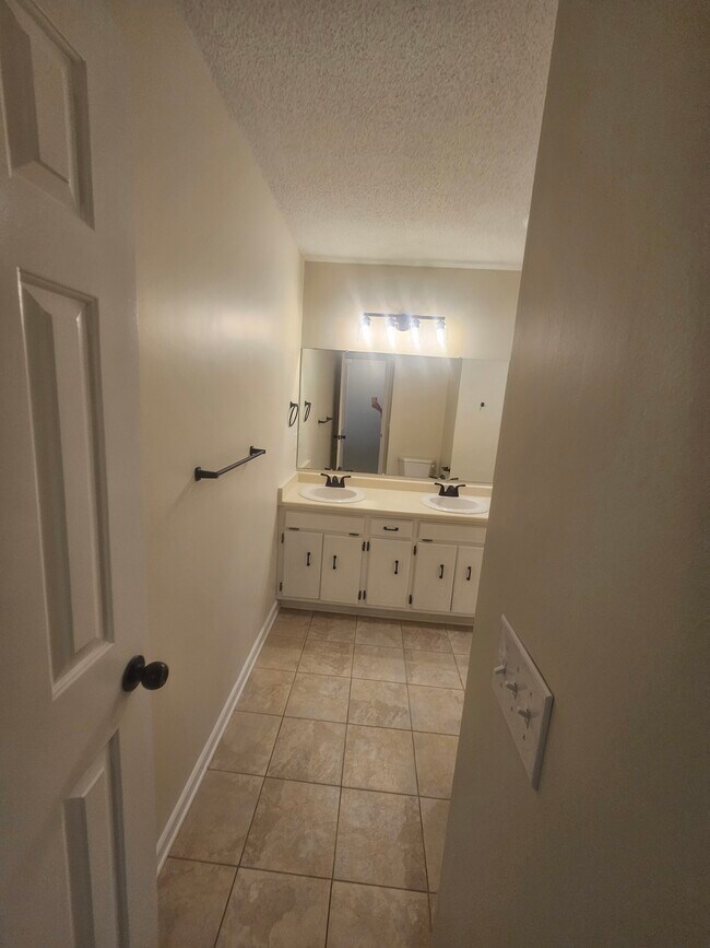 Building Photo - 103B Sunningdale