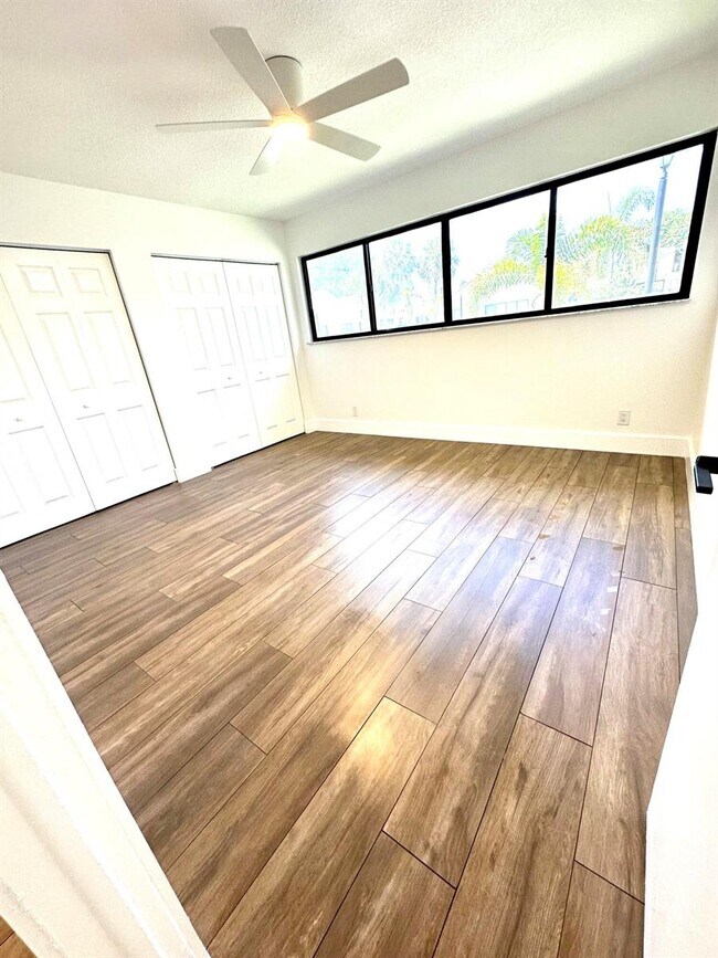 Building Photo - 188 Sparrow Dr