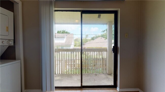 Building Photo - 307 Manuel Dr