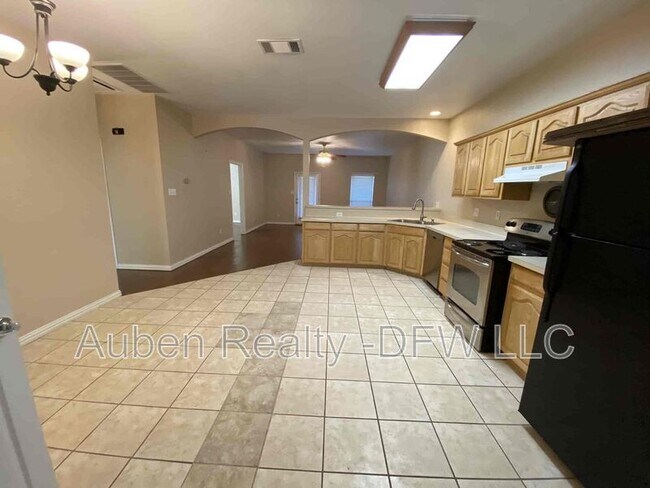 Building Photo - 300 E Main St