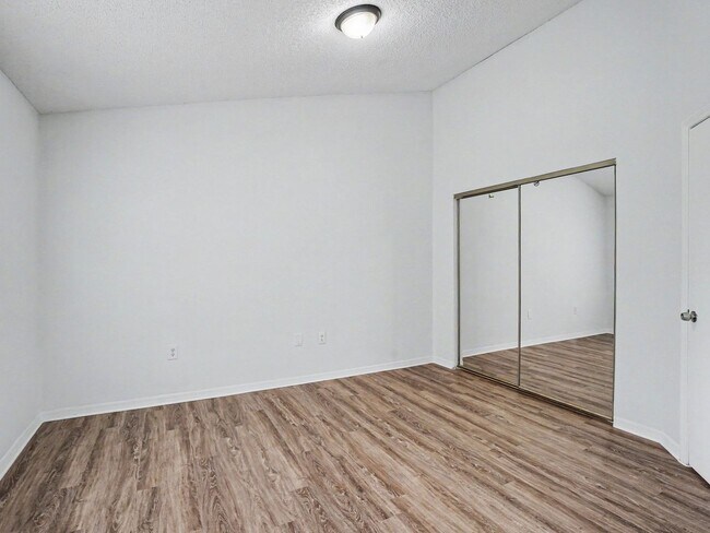 Building Photo - 437 Fountainhead Cir