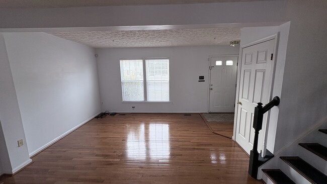 Building Photo - 577 MacIntosh Cir