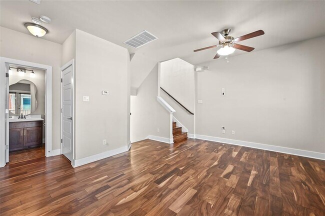 Building Photo - 1504 Lorraine Loop