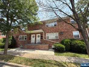 Building Photo - 405 8th St