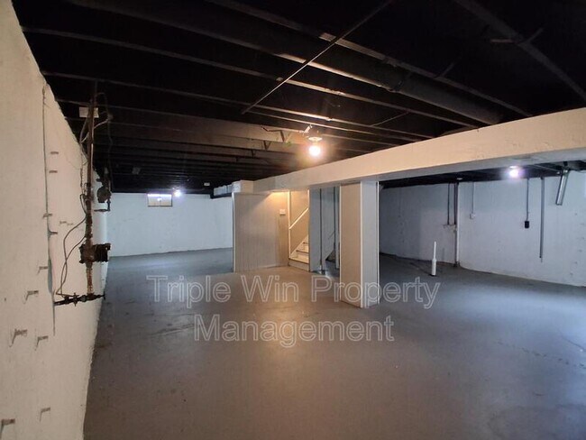 Building Photo - 524 Acorn Dr