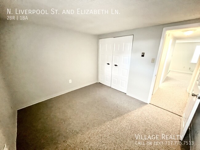 Building Photo - END-unit! Affordable 2-Bed Convenient to I...