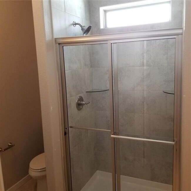 Building Photo - Nice 3 bedroom 3.5 bath near campus in Fayetteville