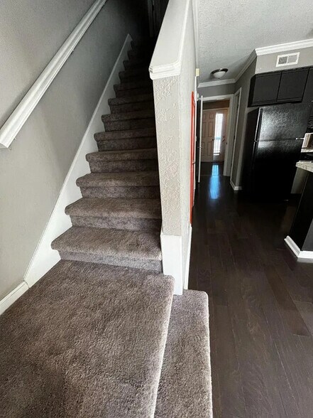 Building Photo - 2845 Jersey Ave