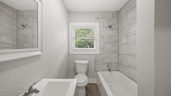 Building Photo - 1164 3 Rd St