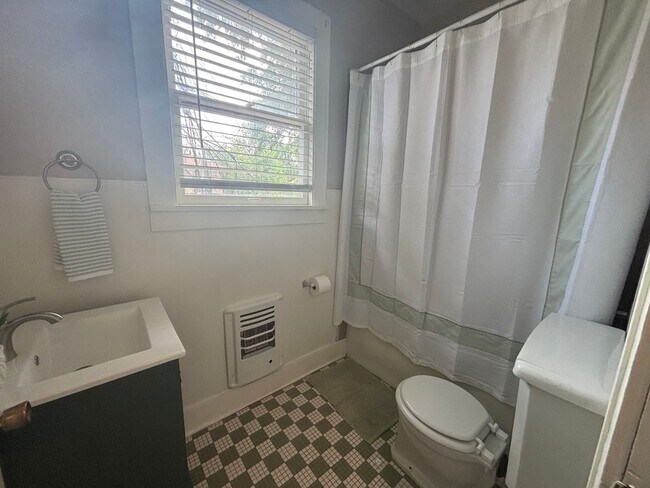 Building Photo - Cute 1 bedroom apartment!