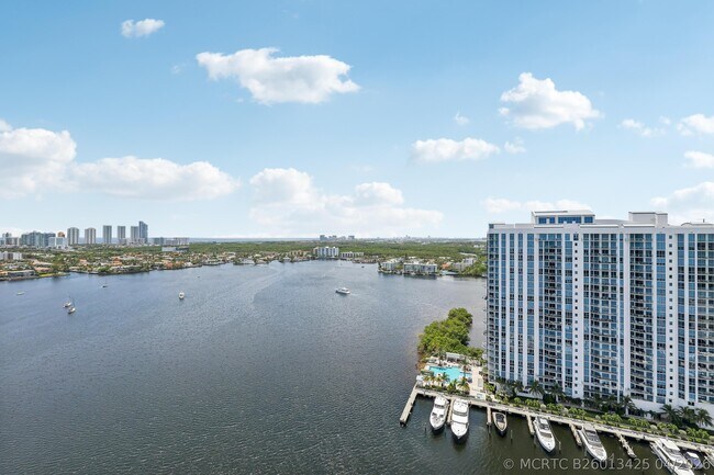 Building Photo - 17301 Biscayne Blvd