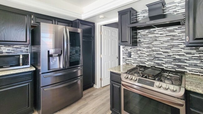 Building Photo - 8525 Del Rey Ave