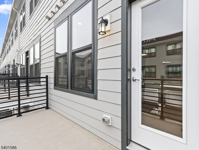 Building Photo - 715 Parker Blvd