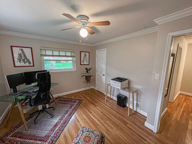 Building Photo - Sunny and Bright 4 Bedroom 3 Bath 2 Level ...