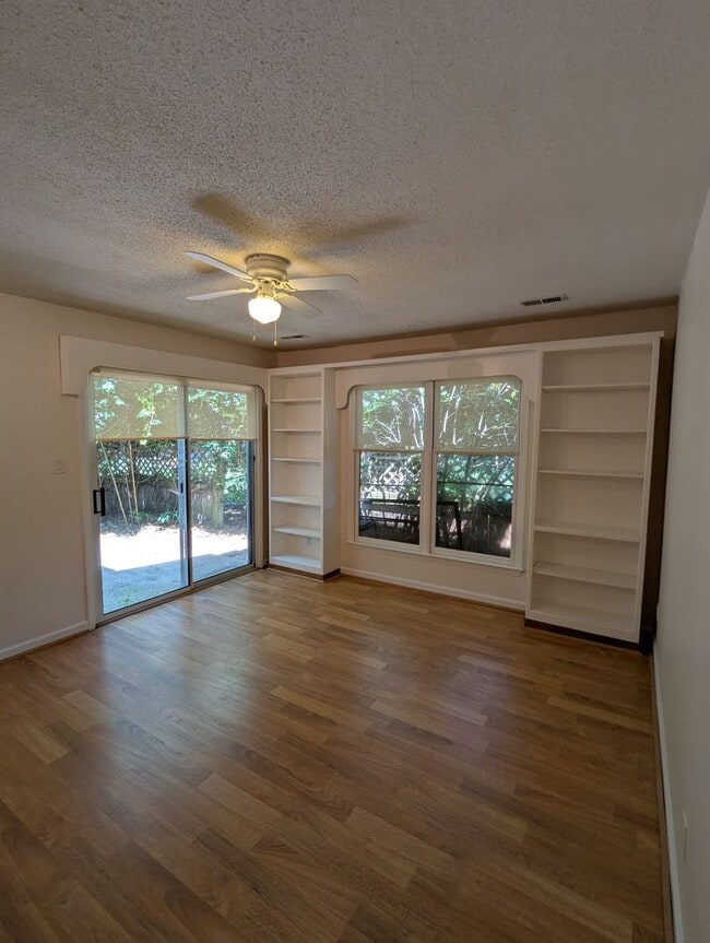 Building Photo - Beautiful townhouse with lakeside views, convenient to Chapel Hill and Durham!