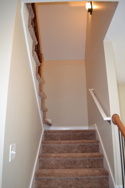 Building Photo - 810 E 10th St